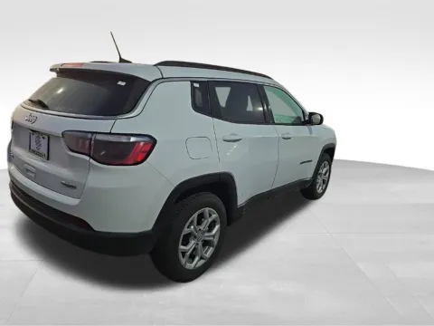 More photos of 2024 Jeep Compass Latitude at Gregg Young Toyota of Ottumwa, IA
