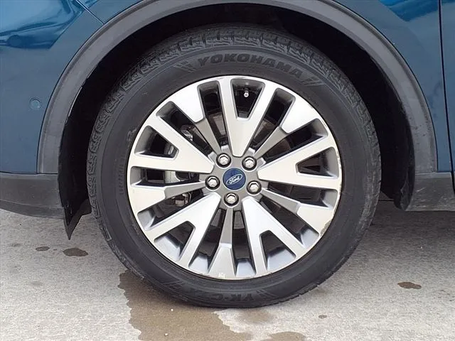 2020 Ford Escape Titanium photo 4