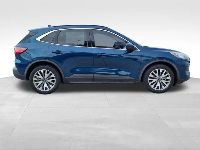 2020 Ford Escape Titanium photo 3