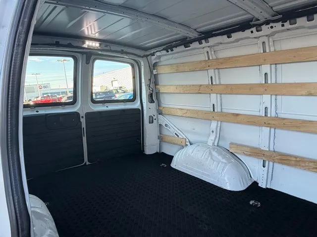 2023 Chevrolet Express 2500 Work Cargo Van photo 3