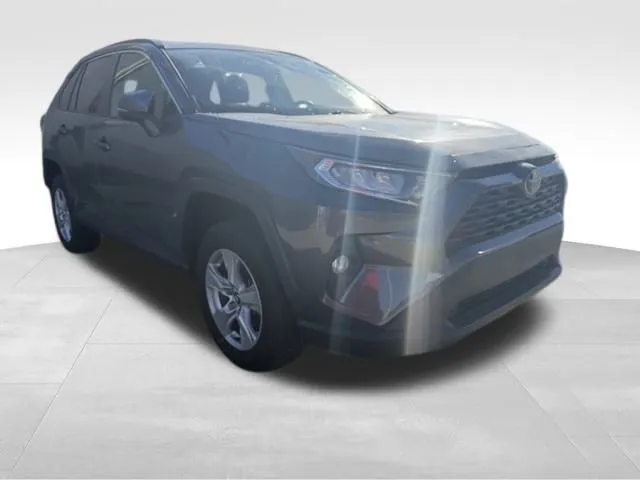 2021 Toyota RAV4 XLE photo 4