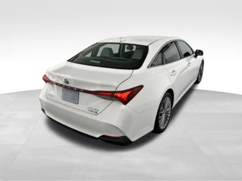 More photos of 2019 Toyota Avalon Hybrid Limited at Gregg Young Toyota of Columbus, NE