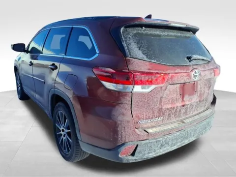 More photos of 2017 Toyota Highlander SE at Gregg Young Toyota of Columbus, NE