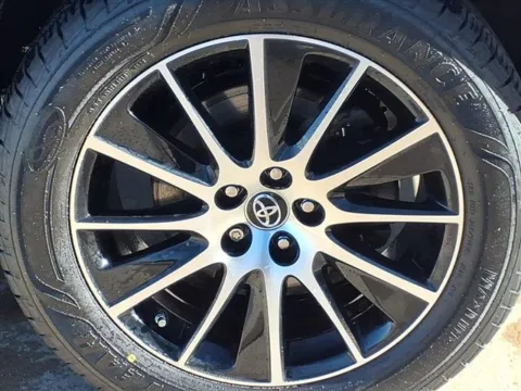 More photos of 2017 Toyota Highlander SE at Gregg Young Toyota of Columbus, NE