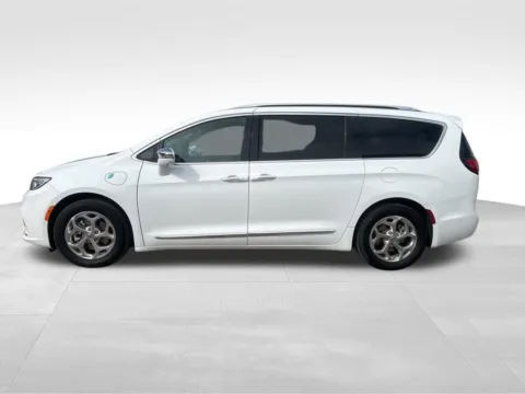 More photos of 2021 Chrysler Pacifica Hybrid Limited at Gregg Young Toyota of Columbus, NE