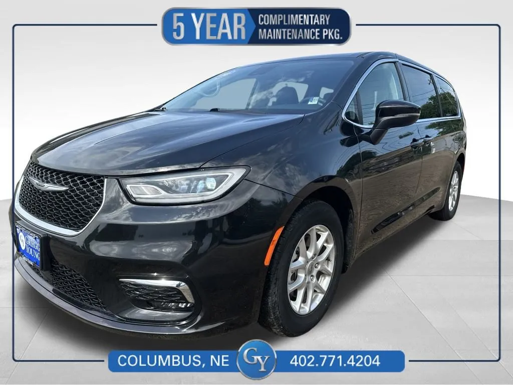 Black 2023 Chrysler Pacifica Touring L for sale in Columbus, NE