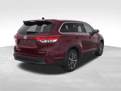 More photos of 2017 Toyota Highlander XLE at Gregg Young Toyota of Columbus, NE