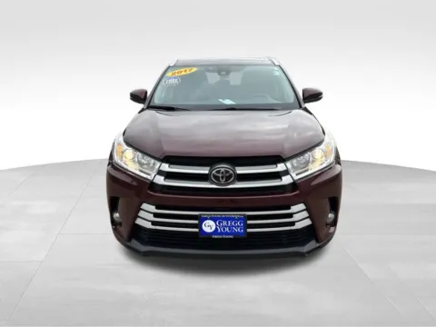 More photos of 2017 Toyota Highlander XLE at Gregg Young Toyota of Columbus, NE