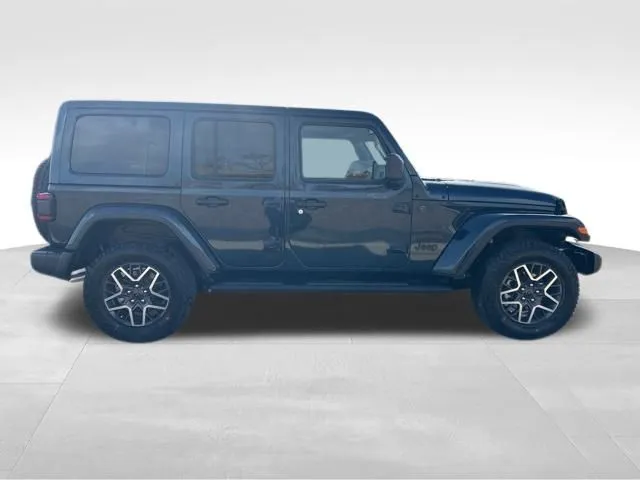 2025 Jeep Wrangler Sahara photo 3