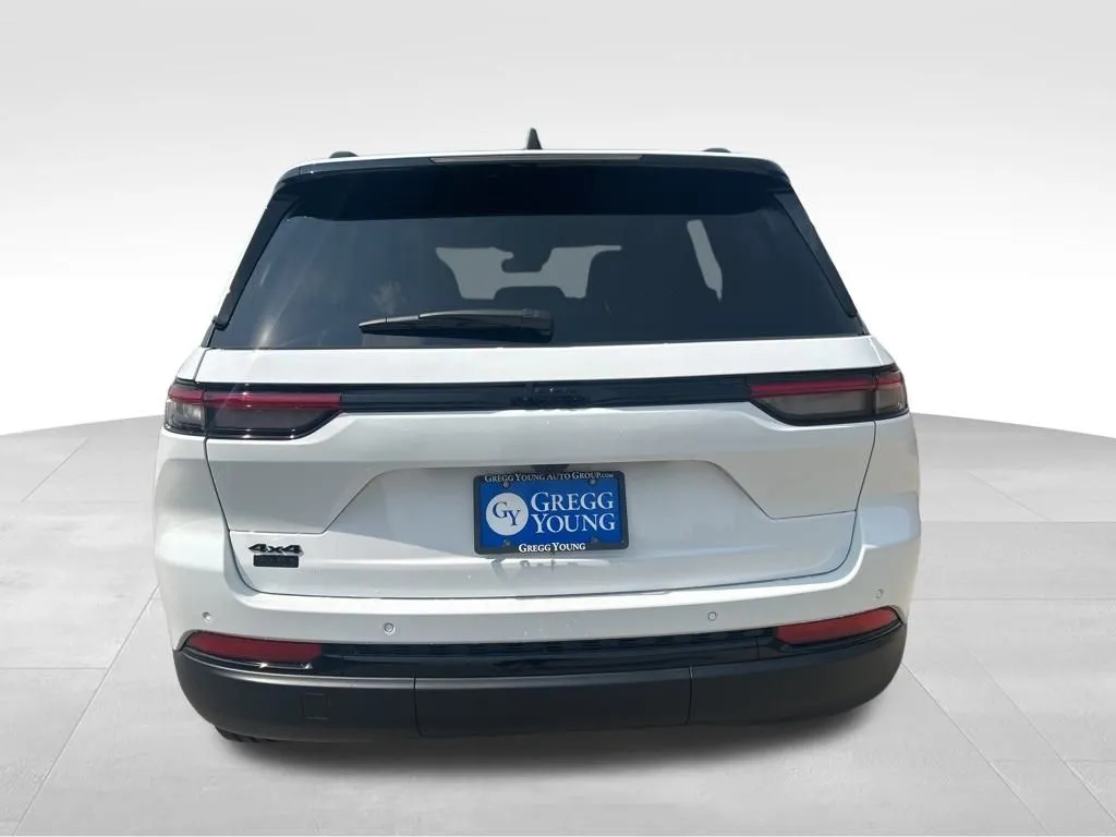 2025 Jeep Grand Cherokee Altitude X photo 2