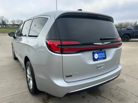 Another view of 2026 Chrysler Pacifica Select for sale in Newton, IA at Gregg Young of Newton