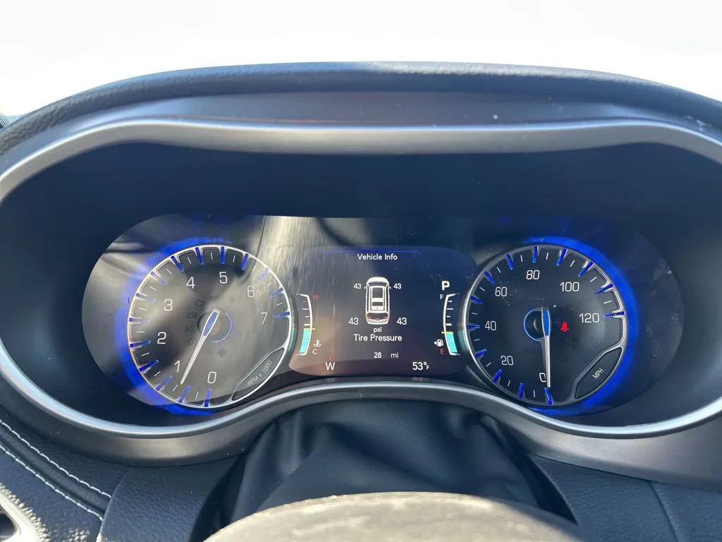 2026 Chrysler Pacifica photo 3