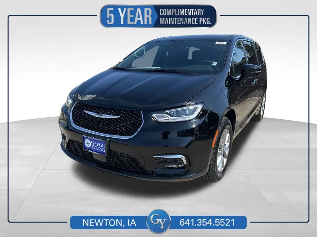 Black 2026 Chrysler Pacifica Select for sale in Newton, IA