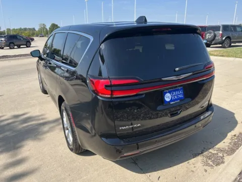 Another view of 2026 Chrysler Pacifica Select for sale in Newton, IA at Gregg Young of Newton
