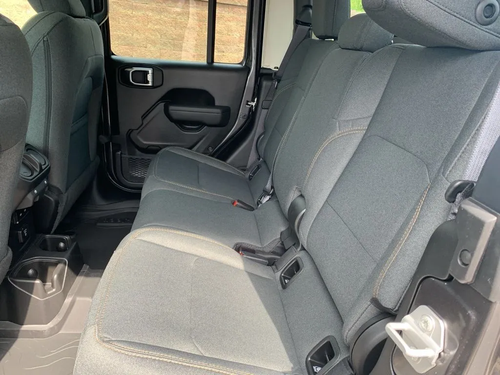 2025 Jeep Gladiator Sport S photo 4