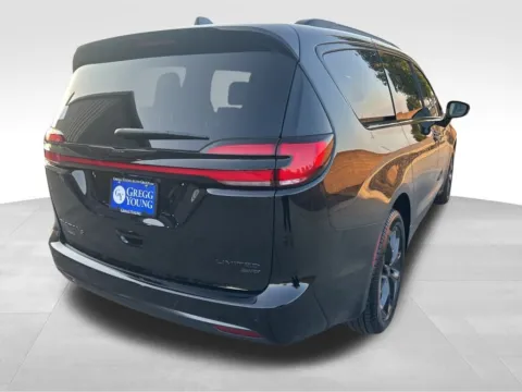 More photos of 2026 Chrysler Pacifica Limited at Gregg Young of Newton, IA