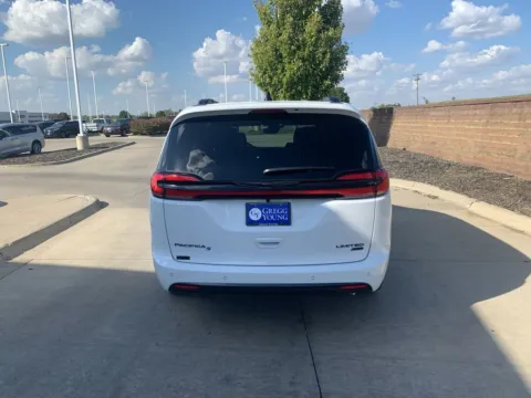 More photos of 2026 Chrysler Pacifica Limited at Gregg Young of Newton, IA