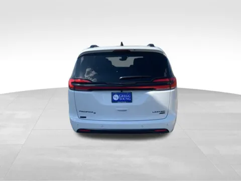 More photos of 2026 Chrysler Pacifica Limited at Gregg Young of Newton, IA