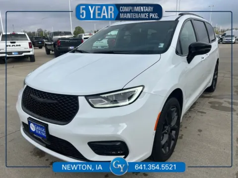 White 2026 Chrysler Pacifica Limited for sale in Newton, IA