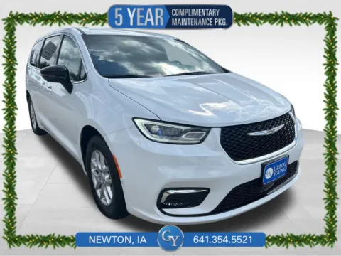 White 2026 Chrysler Pacifica Select for sale in Newton, IA
