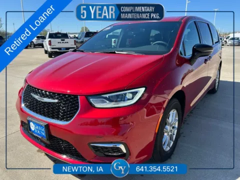 Red 2026 Chrysler Pacifica Select for sale in Newton, IA