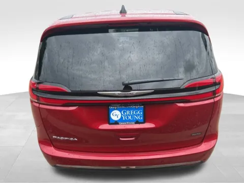 More photos of 2026 Chrysler Pacifica Select at Gregg Young of Newton, IA