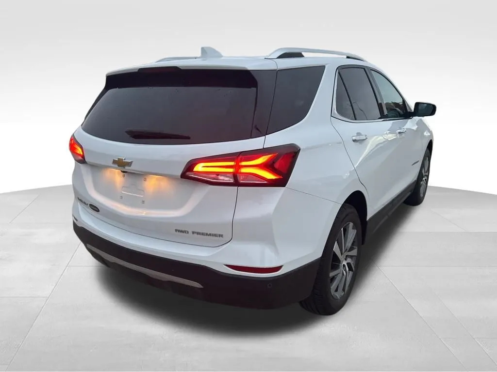 2022 Chevrolet Equinox Premier photo 3