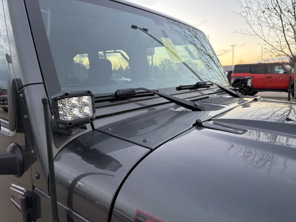 2016 Jeep Wrangler Unlimited Rubicon photo 4