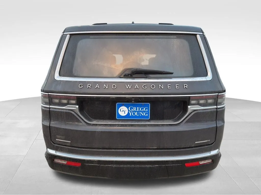 2022 Jeep Grand Wagoneer III photo 3