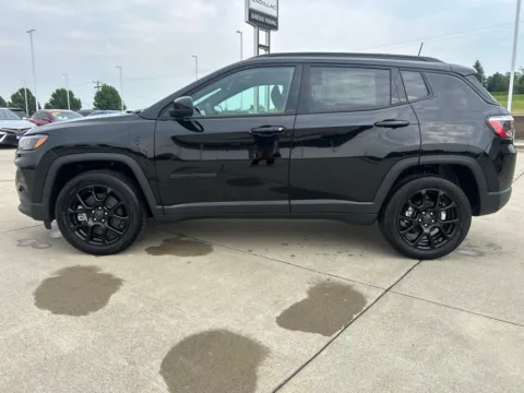 Photos of 2026 Jeep Compass Latitude for sale in Newton, IA at Gregg Young of Newton