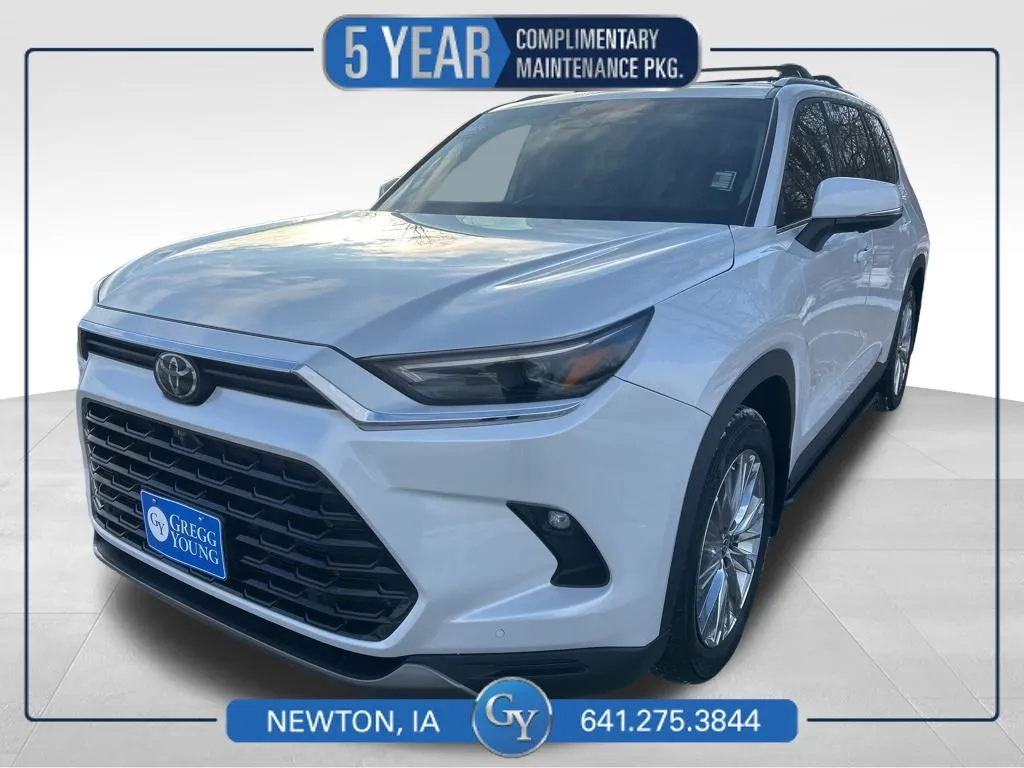White 2024 Toyota Grand Highlander Platinum for sale in Newton, IA