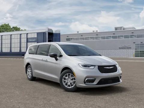 More photos of 2026 Chrysler Pacifica Select at Gregg Young of Newton, IA