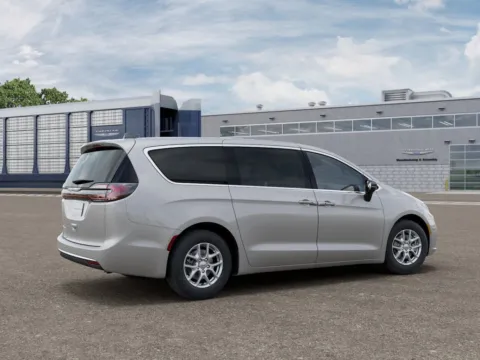 More photos of 2026 Chrysler Pacifica Select at Gregg Young of Newton, IA