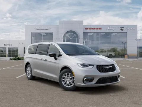 More photos of 2026 Chrysler Pacifica Select at Gregg Young of Newton, IA