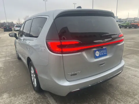 Another view of 2026 Chrysler Pacifica Select for sale in Newton, IA at Gregg Young of Newton