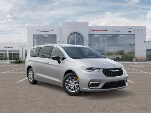 More photos of 2026 Chrysler Pacifica Select at Gregg Young of Newton, IA