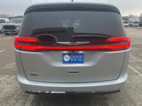 More photos of 2026 Chrysler Pacifica Select at Gregg Young of Newton, IA