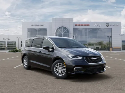 More photos of 2026 Chrysler Pacifica Select at Gregg Young of Newton, IA