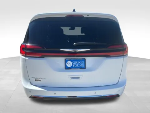More photos of 2023 Chrysler Pacifica Touring L at Gregg Young of Newton, IA