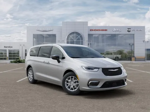 More photos of 2026 Chrysler Pacifica Select at Gregg Young of Newton, IA
