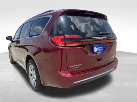 More photos of 2023 Chrysler Pacifica Limited at Gregg Young of Newton, IA