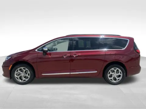 Another view of 2023 Chrysler Pacifica Limited for sale in Newton, IA at Gregg Young of Newton