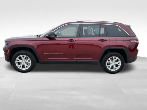 Another view of 2023 Jeep Grand Cherokee Limited for sale in Newton, IA at Gregg Young of Newton