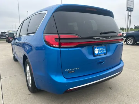 Another view of 2027 Chrysler Pacifica Select for sale in Newton, IA at Gregg Young of Newton