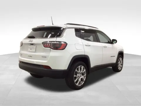 More photos of 2023 Jeep Compass Latitude Lux at Gregg Young of Newton, IA