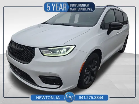 White 2025 Chrysler Pacifica Limited for sale in Newton, IA
