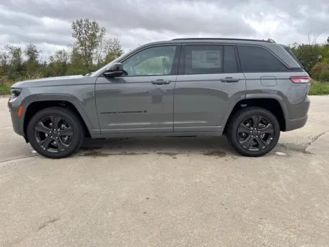 Photos of 2027 Jeep Grand Cherokee Limited Reserve for sale in Newton, IA at Gregg Young of Newton
