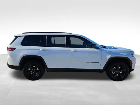 More photos of 2025 Jeep Grand Cherokee L Altitude X at Gregg Young of Plattsmouth, NE