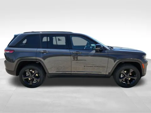More photos of 2025 Jeep Grand Cherokee Altitude X at Gregg Young of Plattsmouth, NE
