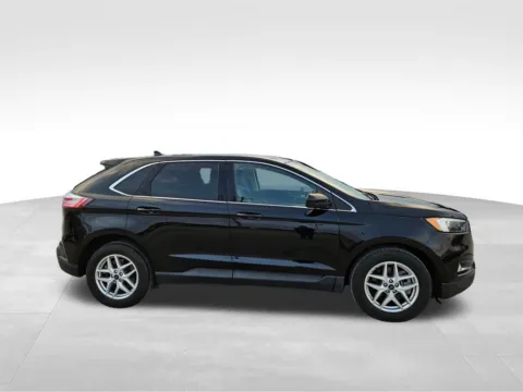 More photos of 2022 Ford Edge SEL at Gregg Young of Plattsmouth, NE